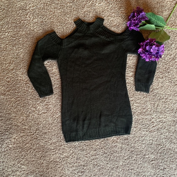 Cute Cut-Out Dress, Perfect for Fall or Winter 🖤 - Picture 3 of 4